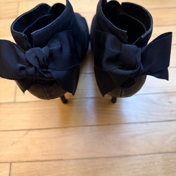 Vera Wang Royce Peep Toe Booties with Fabric Bow in Gross grain leather Size 10 - Picture 2 of 7